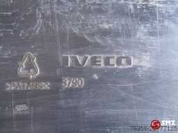 Iveco Occ zijdeel boven spatbord voor links