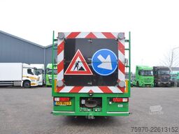 Renault D 320 6X2 HIAB 111 + REMOTE / RETARDER 161.692km