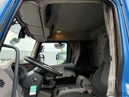 DAF LF 220 108 4x2 Blache