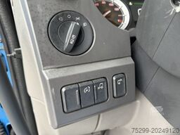 DAF LF 220 108 4x2 Blache