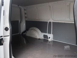 VOLKSWAGEN T6.1 lang / 1. Hand / PDC / Klima / FN: 100