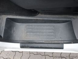 VOLKSWAGEN T6.1 9 Sitzer 1. Hand / Klima / FN:236