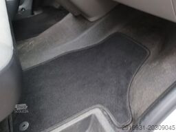 VOLKSWAGEN T6.1 9 Sitzer 1. Hand / Klima / FN:236