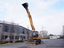 Case WX218 / 23t wheeled excavator /