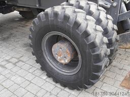 Case WX218 / 23t wheeled excavator /