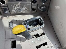 John Deere 6000 M 11.0t 6155M agricultural tractor