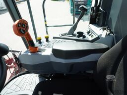 ROSTSELMASH VECTOR 425 RSM-101 grain harvester+Heade