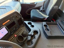 Mercedes-Benz Antos 1930 / Euro 6 / Tail Lift / TUV: 11-2027 ...