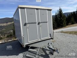 Valla Mannskapsbrakke with a toilet and refrigerator