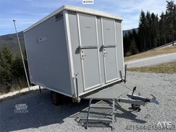 Valla Mannskapsbrakke with a toilet and refrigerator