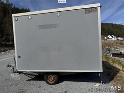 Valla Mannskapsbrakke with a toilet and refrigerator