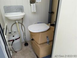 Valla Mannskapsbrakke with a toilet and refrigerator