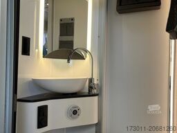 PÖSSL Summit 600 l - Automatik Markise Solar Lithium