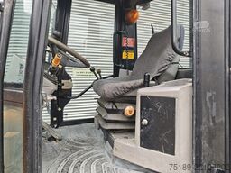JCB 409 Bucket + Forks!
