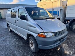 Toyota Hiace 4WD. Lots of rust. 6 seats!