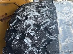 CAT 930G w/ bucket, pallet forks and scale. See hours!