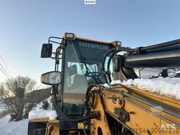 CAT 930G w/ bucket, pallet forks and scale. See hours!