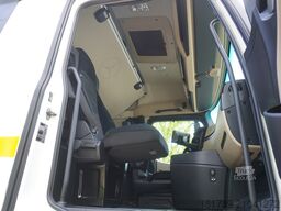 Mercedes-Benz Actros 2542 / NEW tow truck / steered 3r