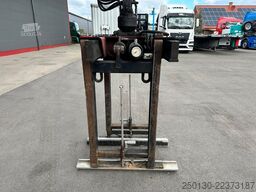 MERCEDES-BENZ Axor 2536 6x2 BL Baustoffp. ATLAS 210LK Zange