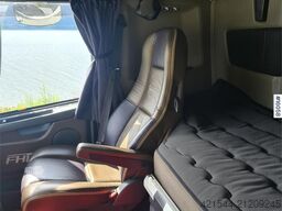 Volvo FH16 540 w/ 2004 Ekeri cabinet trailer