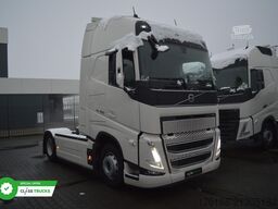 VOLVO FH 460 Globetrotter XL i-Save SideSkirts