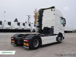 VOLVO FH 460 Globetrotter XL i-Save SideSkirts