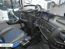 VOLVO FH 460 Globetrotter XL i-Save SideSkirts