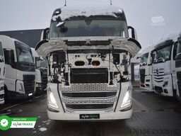 VOLVO FH 460 Globetrotter XL i-Save SideSkirts