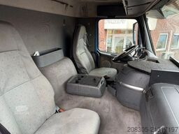 VOLVO FM 260 FM9-260 4X2 Koffer mit 2.000KG Ladebordwa