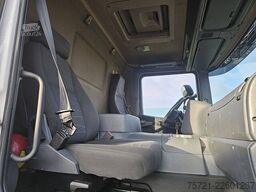 SCANIA P320 6X2*4 LAMBERET FRIGO