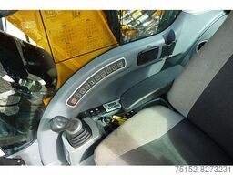 JCB JS 200 W mit OilQuick