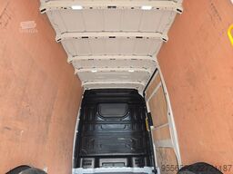 VW Crafter Kasten 35 mittellang Hochdach AHK/DSG