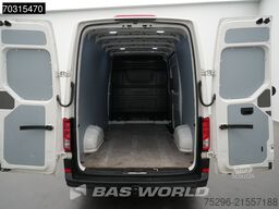 Volkswagen Crafter 102pk L3H3 Trekhaak Navi Airco Parkeers...