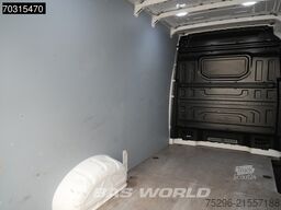 Volkswagen Crafter 102pk L3H3 Trekhaak Navi Airco Parkeers...