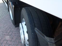 Mercedes-Benz Actros 2532 L Bak + klep 2000 KG LIKE NEW!! TUF...
