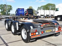 Renders ROC 16.30 ROC 16.30 - X STEERING - LIFT AXLE - ...