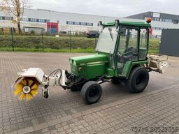 John-Deere Schlepper 855 Salzstreuer/Besen
