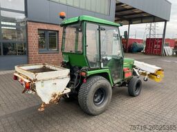 John-Deere Schlepper 855 Salzstreuer/Besen