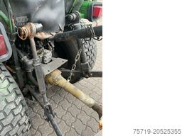 John-Deere Schlepper 855 Salzstreuer/Besen