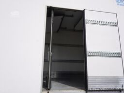DAF LF 220 / Refrigerator 16 EPAL Multitemp