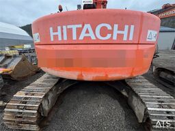 Hitachi ZX225 Tracked excavator with digging bucket – Engi