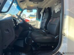 Mercedes-Benz Accelo 915 4x2 Closed Cargo Truck