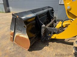 Caterpillar 908M