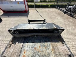 Broshuis 3ABSD Lowloader 3-axle / GVW: 59.000kg / Neck: ...