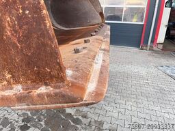 LIEBHERR L 576 / 4x4 / Schaufel / 1. Hand