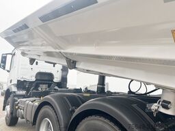 Mercedes-Benz Arocs 2645 K 6x4 Arocs 2645 K 6x4, MultimediaCockpit, Bordmatik links