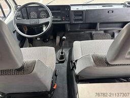 VOLKSWAGEN LT-28 Westfalia