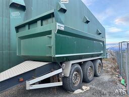 Maur triple-axle trailer