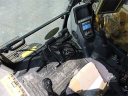 KOMATSU HB215 + GPS