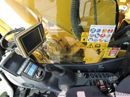 KOMATSU HB215 + GPS
